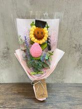Crochet bouquet: Sunflower with graduation hat with artificial flowers