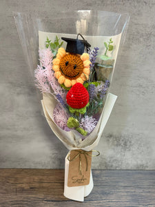 Crochet bouquet: Sunflower with graduation hat with artificial flowers