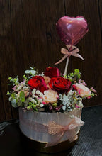 (RDBB-FFSN-M) Round Bloom Box - Fresh Flower - Seasonal