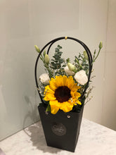 (FS-FF-L) Floral Surprise (L): Fresh Flowers