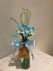 (SHMB-FFSN) Simple Happiness - Mini Bottle with Fresh Flowers (Seasonal)